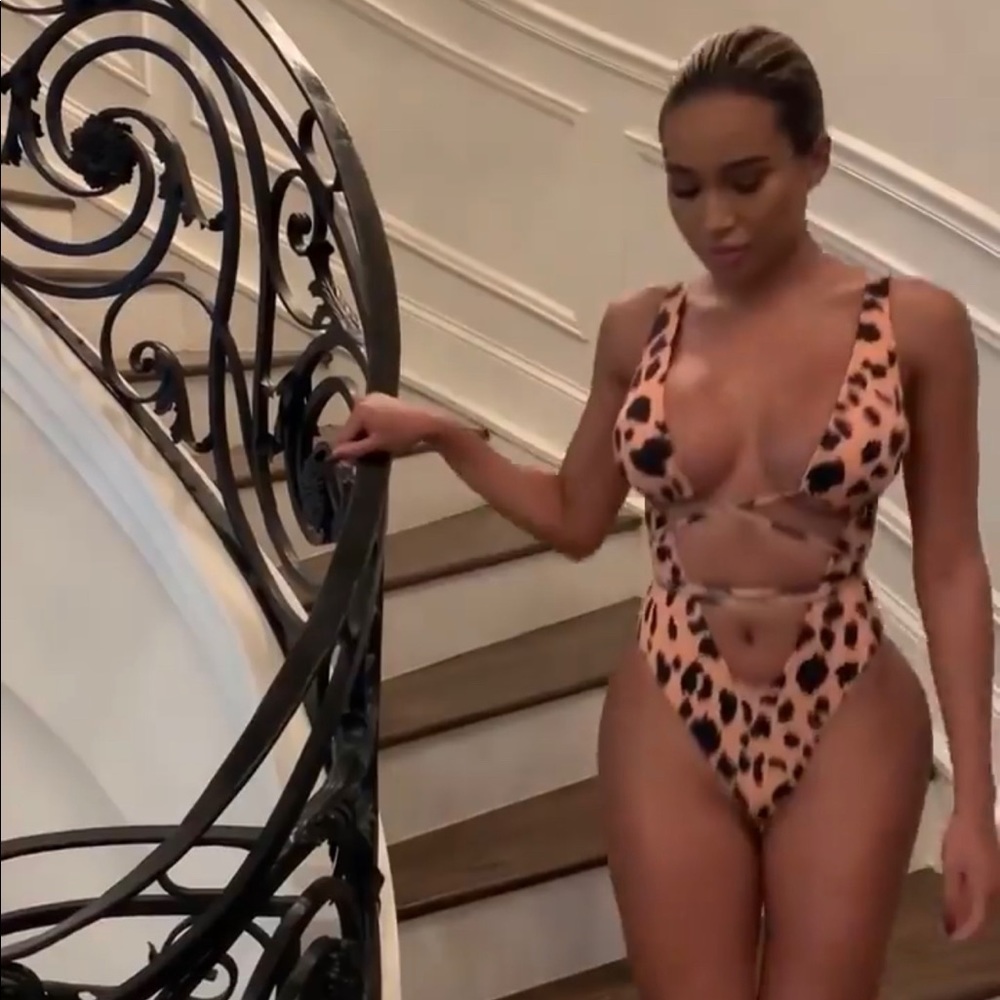 One piece swim
